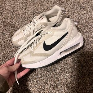Nike sneakers 👟